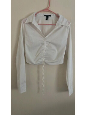 Forever 21 White Cropped Long Sleeve Shirt with Ruched Front Size M